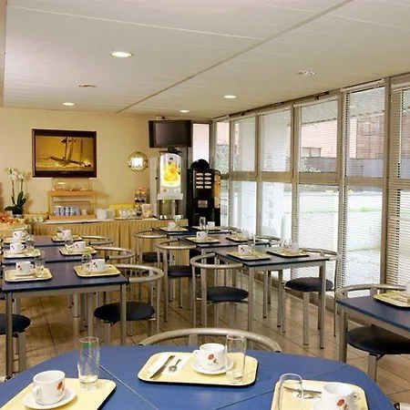 里尔厄拉里尔城市舒适公寓